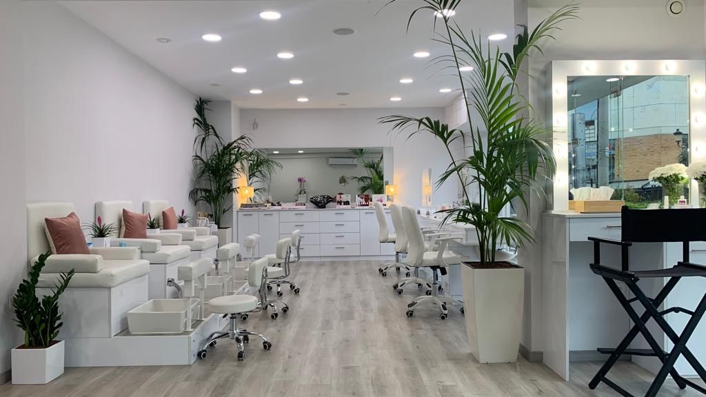 nail bar